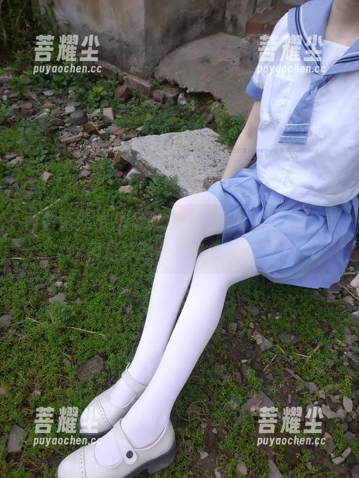 西尔酱的裸足写真集，更新时我在想：这和吃冰激凌有啥关系呢？