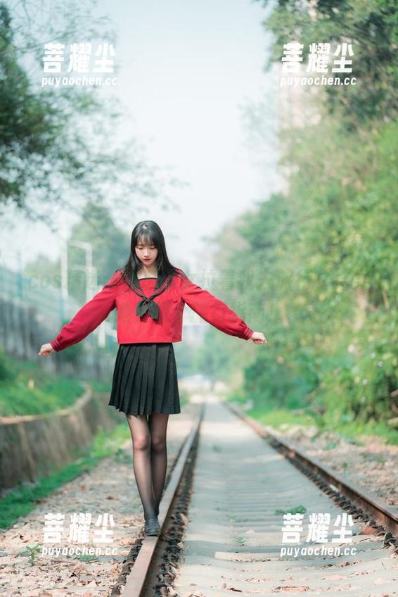 cos精选：西瓜少女拉着我去旅行，结果她更像个旅行指南！