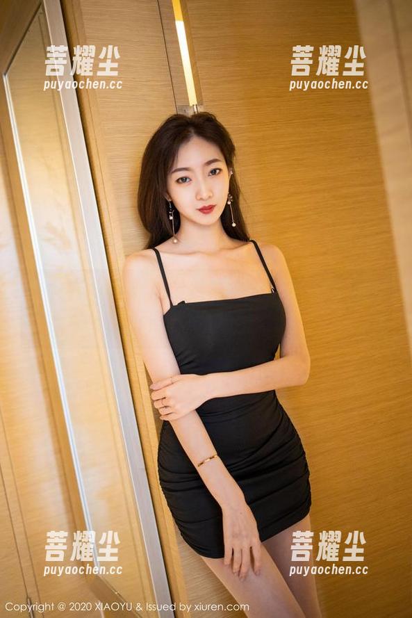 语画界 - 杨晨晨最新写真集：黑丝美腿值得你停下脚步，呵呵。
