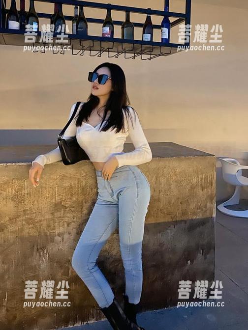 陈佩奇 微密圈 - 陈佩奇又推出新作,最新套图竟然是在看腿还是猪姐?真是糊涂。