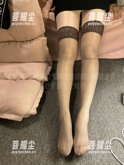 微密圈 - 雅雅的气质呀的泳装：美图虽多，肚子却空空如也