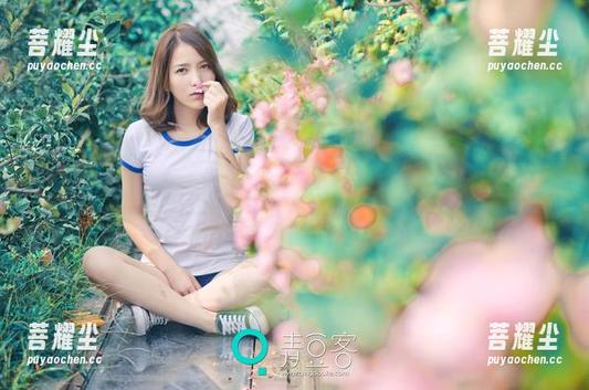 青豆客 - 坐在家里的歆小兔chobits——她的写真打破了家居的平庸