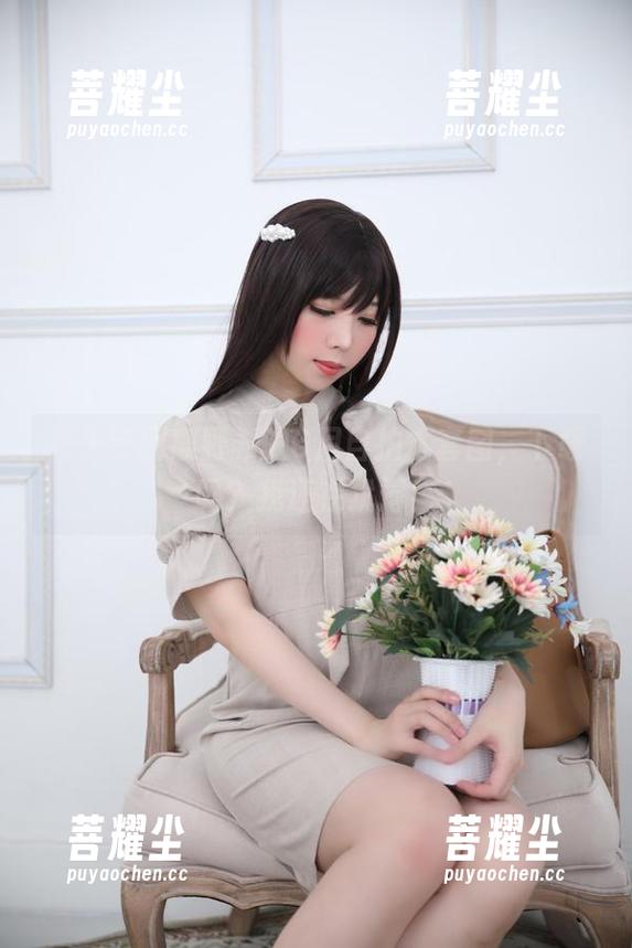 终于等到鹿野希的6月自拍本套图，下载吗？我还在犹豫！